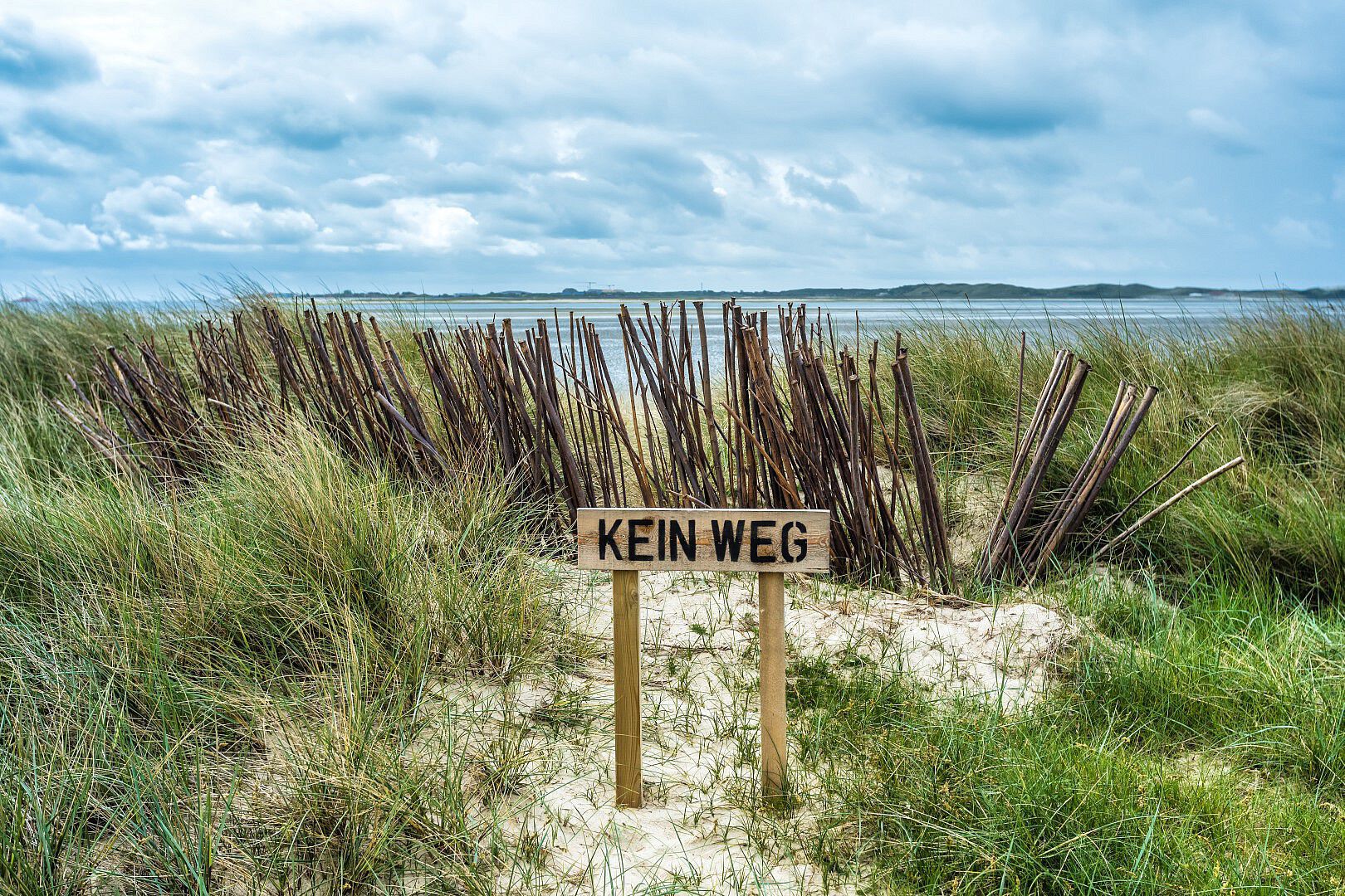 Schild Kein Weg auf Sylt am Strand.